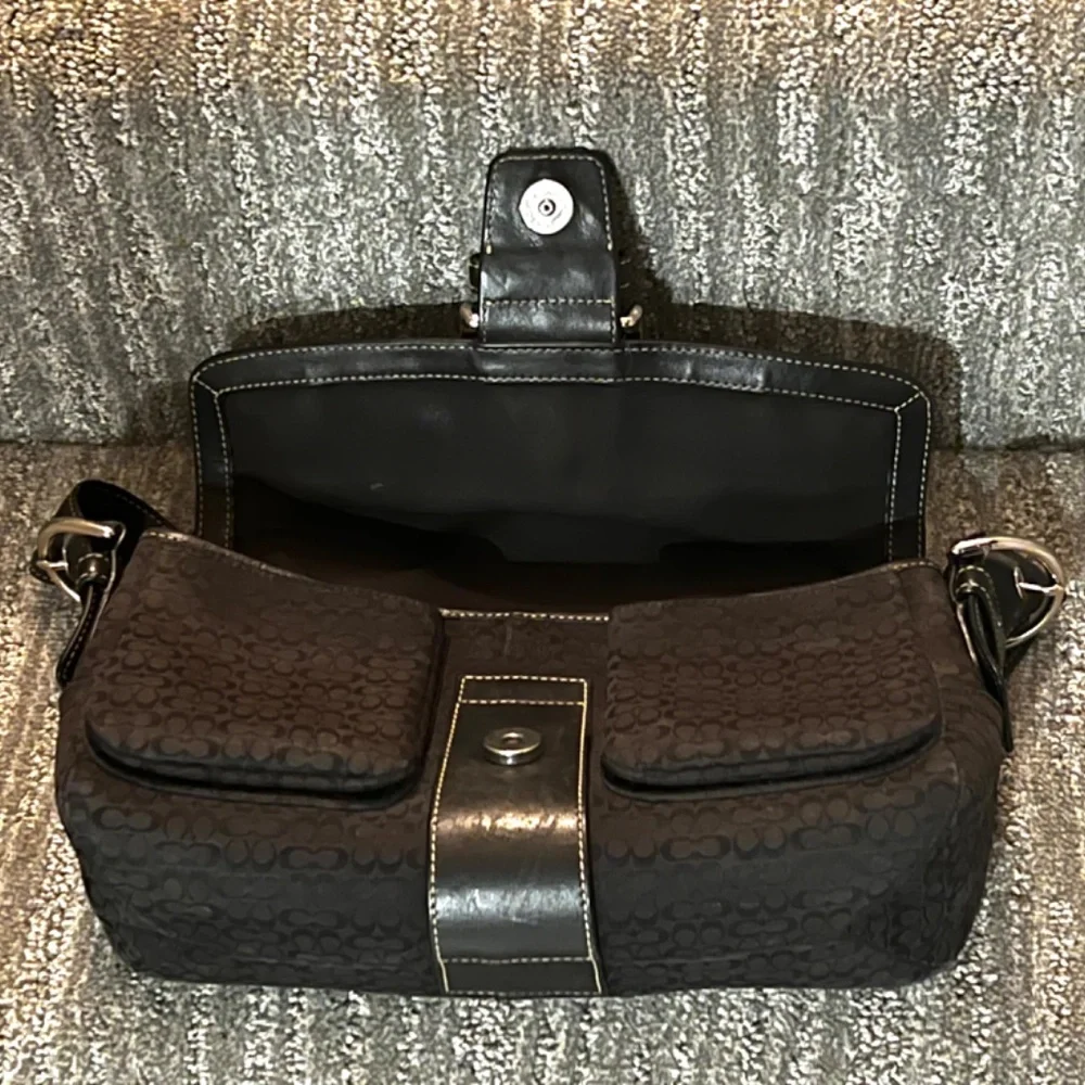 Coach Purse - great condition! - Picture 3 of 8